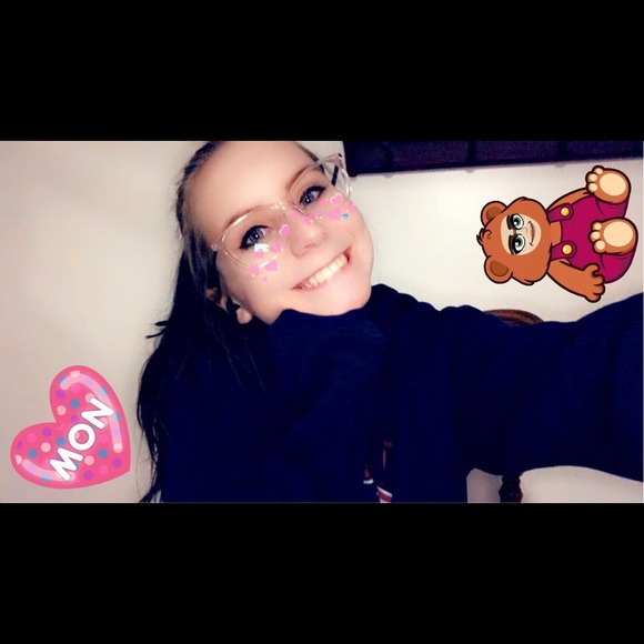 Meet your Posher, Emily - Picture 3 of 6